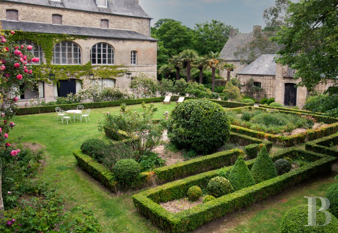 A chateau embodying a range of centuries in the Cotentin, to the south of Valognes - photo  n°5